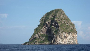 “It is not a rock!!  It’s a ship!!”